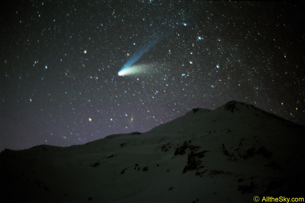Комета в хабаровске сегодня. C/1995 o1 (Хейла — Боппа). Комета Хейла-Боппа 1997. Комета c/1995 o1 (Хейла-Боппа). Комета Хейла-Боппа 1995.